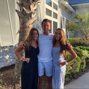 Meet your Posher, Demi